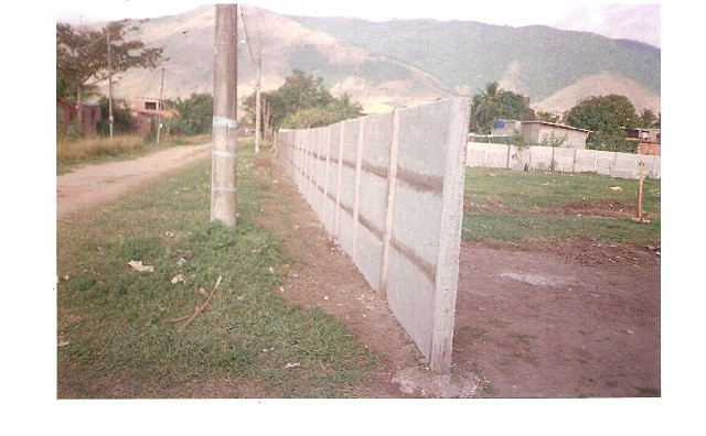 Foto 1 - Muro pr moldado  e mouro